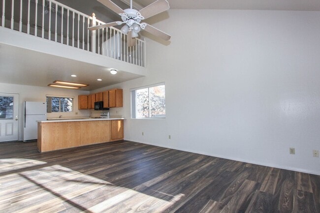 Photo - 2 Story Duplex with Loft & Deck Unidad B