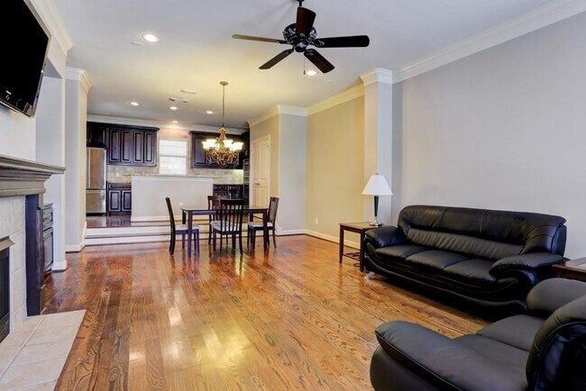 Photo - 923 Birdsall St