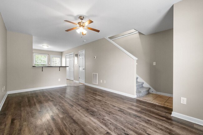 Photo - 2 Bedroom 1 1/2 Bathroom Townhome!