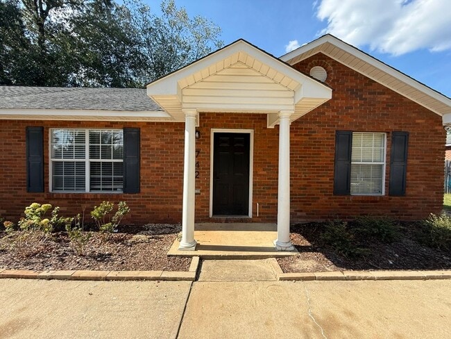 Building Photo - 742-744 Meagan Ln