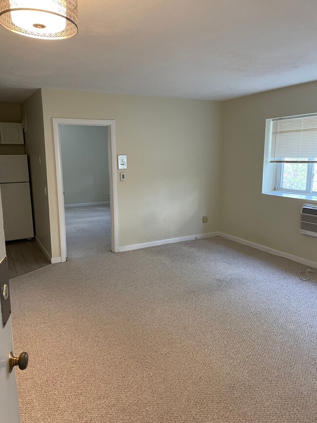 Photo - 200 Kelton St