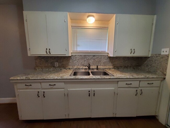 Photo - 7725 Helbig Rd
