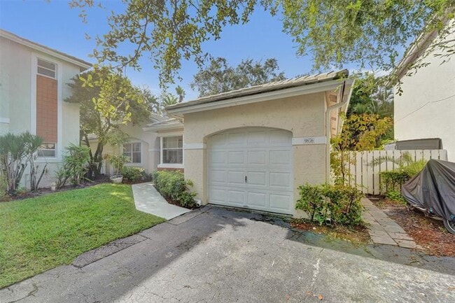 Building Photo - 9836 NW 9th Ct Rental