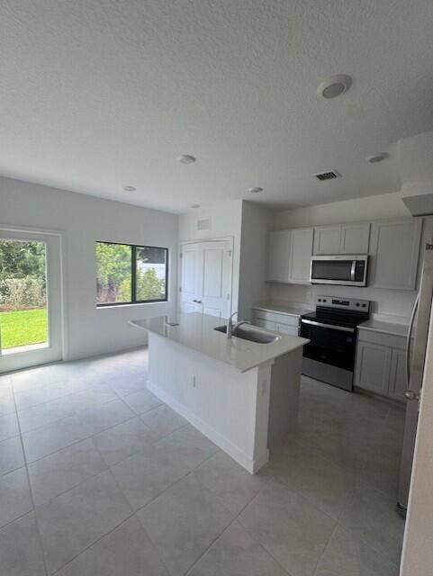 Photo - 4844 Dillon St