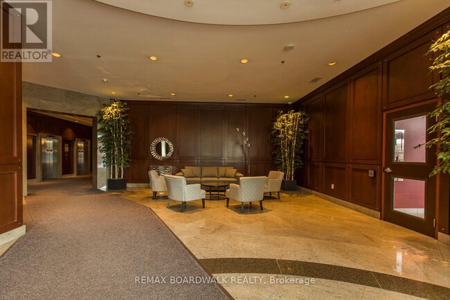 Photo - 234 Rideau St Unit 511