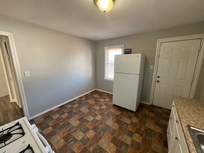 Photo - Super cute 2 bed  at the right place and price