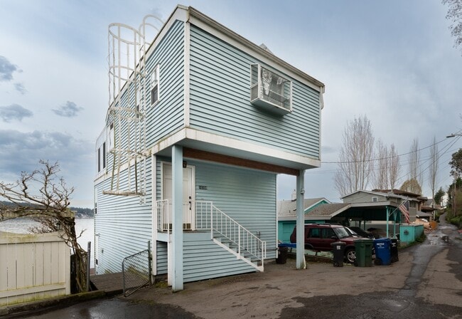 Building Photo - 10358 Riviera Pl NE