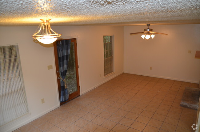 Building Photo - 16681 Missionary Ridge Ct Rental