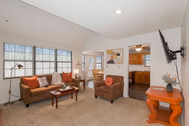 Photo - 721 SE Redwood Ln