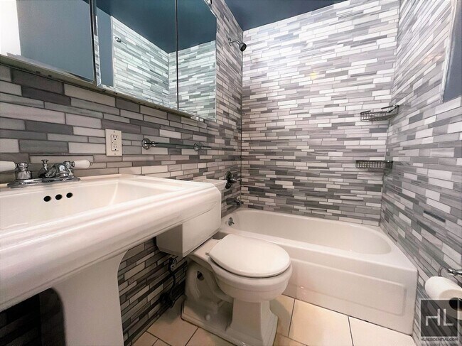 Photo - West 14th Street Unidad 4A