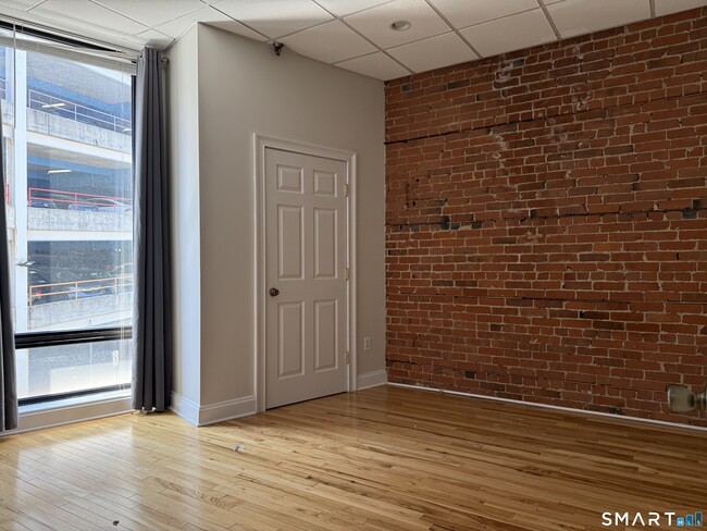Photo - 51 Bank St Unit 2C