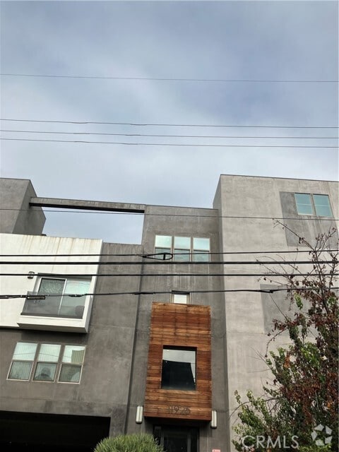Building Photo - 11925 Kling St Unit 101 Rental