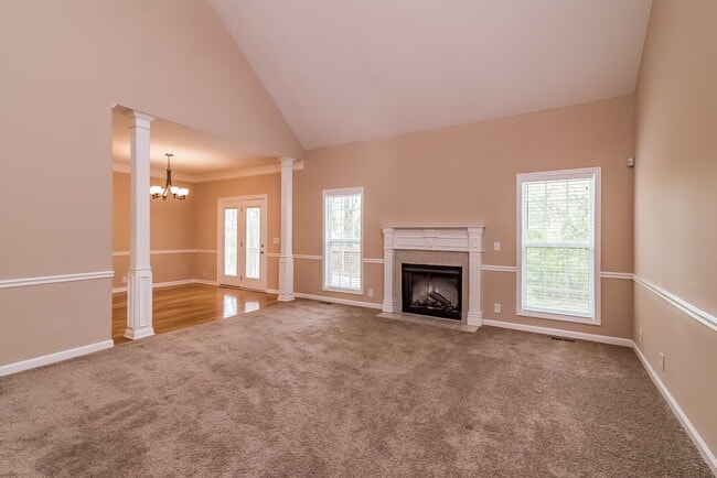 Photo - 2137 Aberdeen Cir