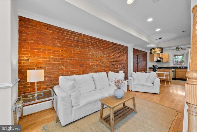 Photo - 1010 W St NW