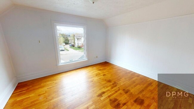 Building Photo - 129 S Hosmer St Unit 3