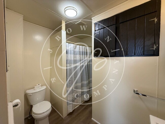 Photo - Cozy 2-Bed Home with Gleaming Hardwood Floors in Toledo!