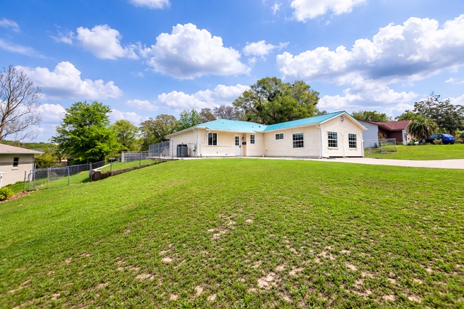 Building Photo - Fully Renovated 3 Bed / 2.5 Bath – 1,878 Sq Ft – 1/3 Acre -- Silver Springs Shores