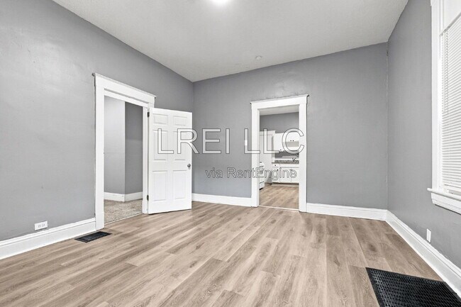 Photo - 1821 Date St