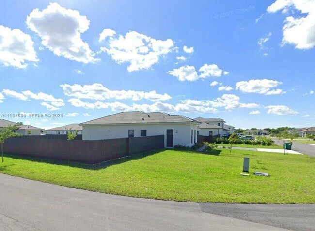 Building Photo - 32207 SW 196th Ave Unit 2