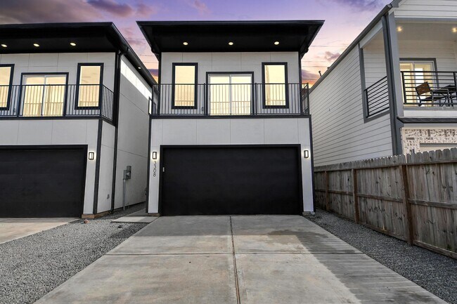 Building Photo - 3308 Hardy St