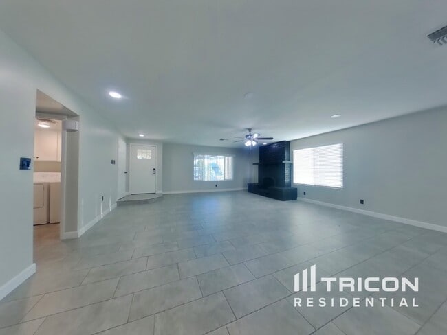 Photo - 4007 E Apollo Rd