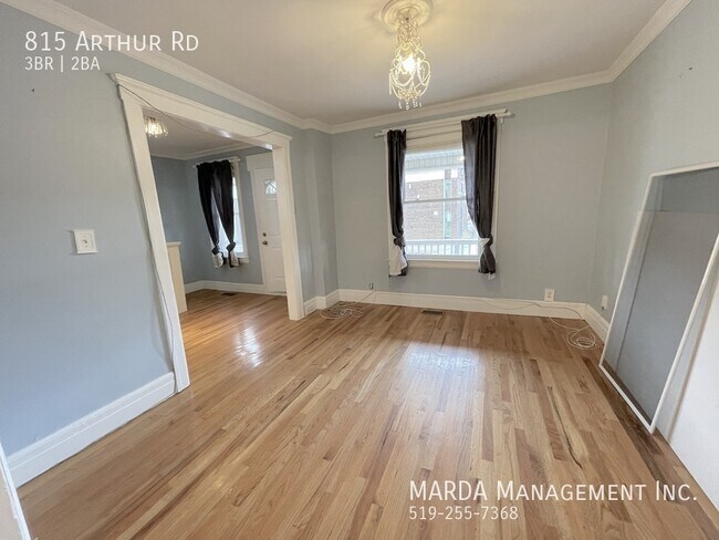 Photo - CHARMING 3 BED/1.5 BED HOME IN CENTRAL WINDSOR + UTILITIES