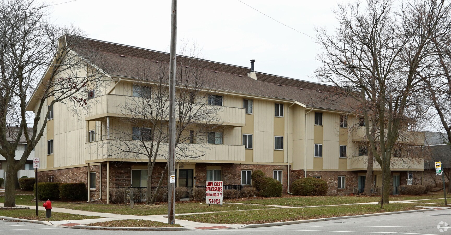 Lakeside Apartments - Lakeside Apartments
