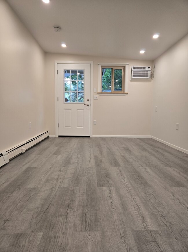 Main room - 416 Boyd St Unit Apartment