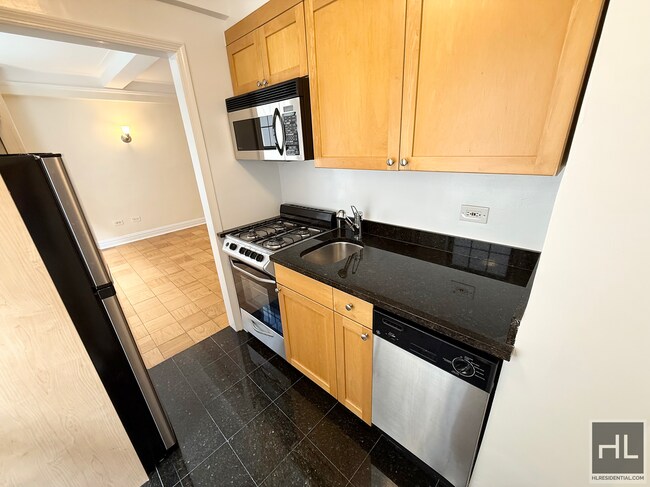 Building Photo - Christopher Street Rental