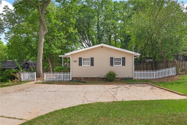 Photo - 2051 College Ave NE