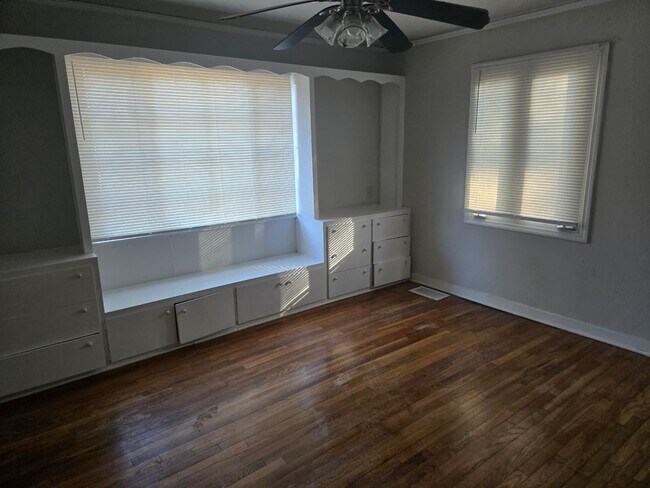 Building Photo - 3987 Berkley Dr