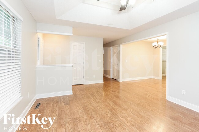 Photo - 308 Oak St