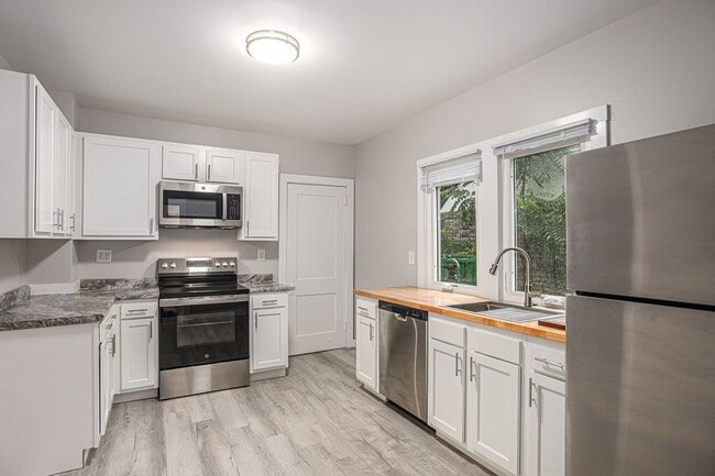 Photo - Fully Renovated 3 bed 2 bath home - Ask about our security deposit alternative!