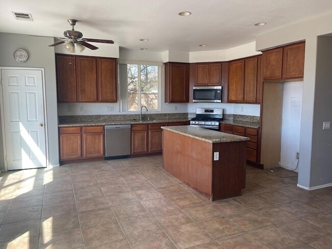 Photo - 80085 Peak Forest Dr