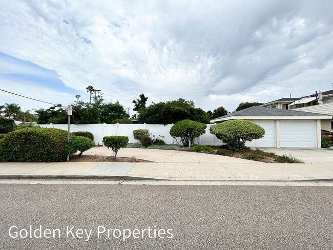 Building Photo - Welcome to this beautiful single-level hom... Unit 870 Laguna Drive Rental