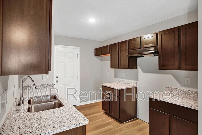 Photo - 63 W 53rd St