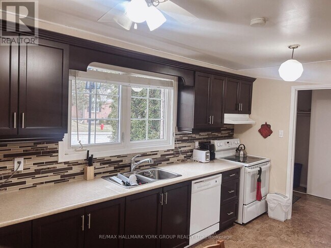 Photo - 176 Robinson Dr