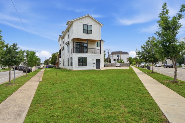 Photo - 3221 Forest Park Blvd