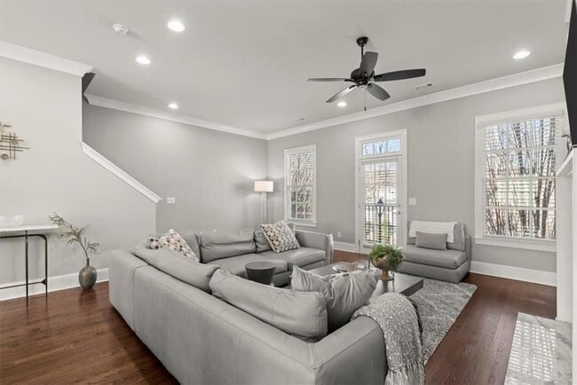 160 Clover Ct