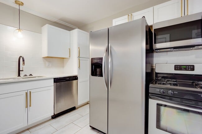 Photo - 4225-27 Crittenden Avenue Unidad 4227