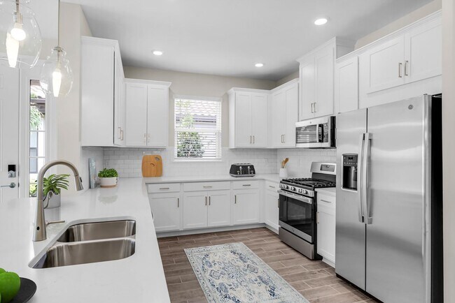 Photo - ANNUAL RENTAL - 3 BED + DEN / 2 BATH VILLA...