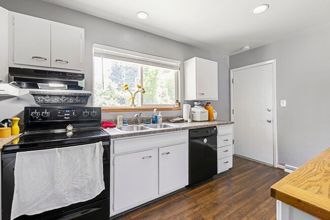 Photo - 501 Cornell Ave