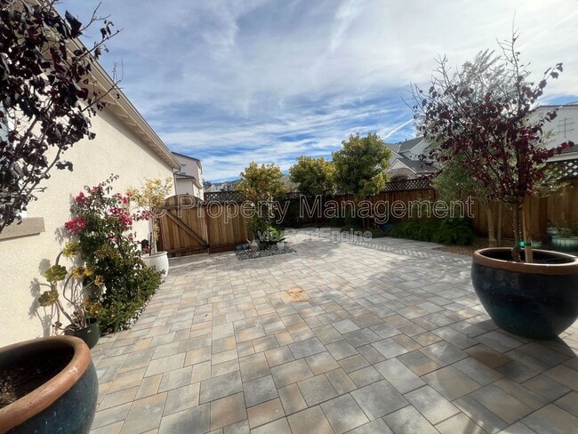 Photo - 2996 Minaret Wy