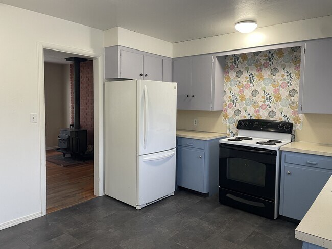 Photo - 1055 E 15th N St