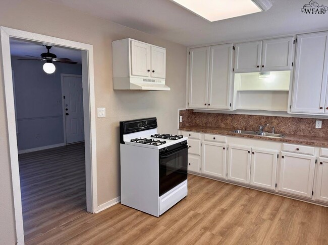 Photo - 2939 Parish St