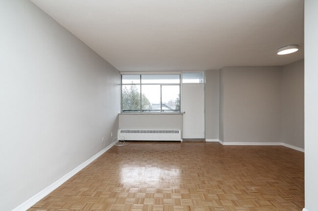 Building Photo - 457 Marlee Ave Unit 306