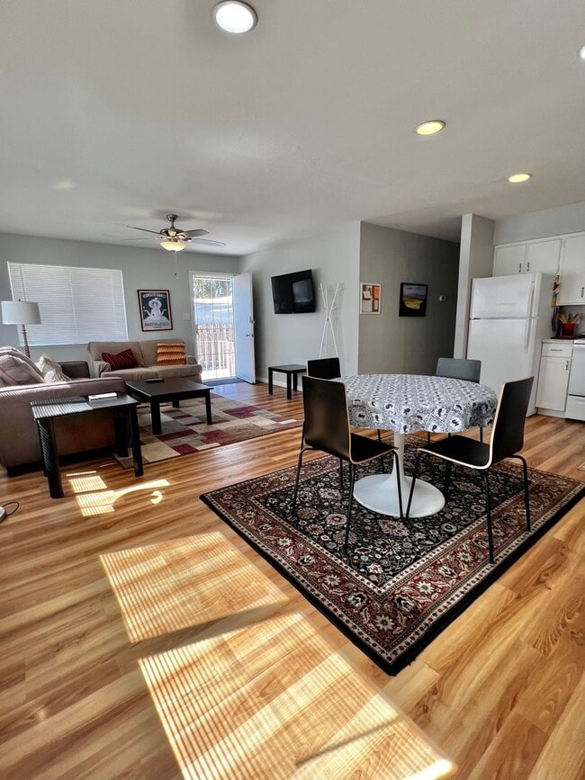 Photo - 561 Claremont St