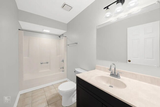 Photo - 1160 Middlebury Dr