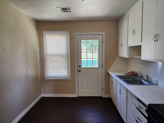 Photo - 5108 N Beaver Ave