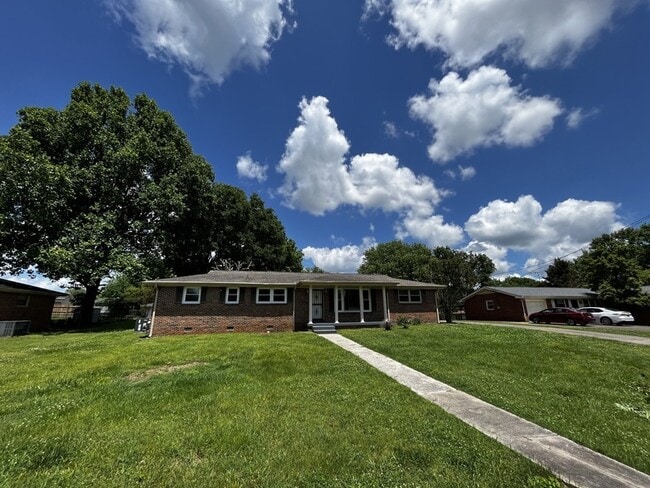 Photo - 515 Moore Ave